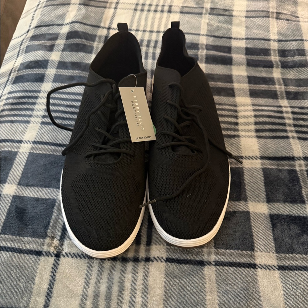 Perry Ellis Black and White Men's Sneakers